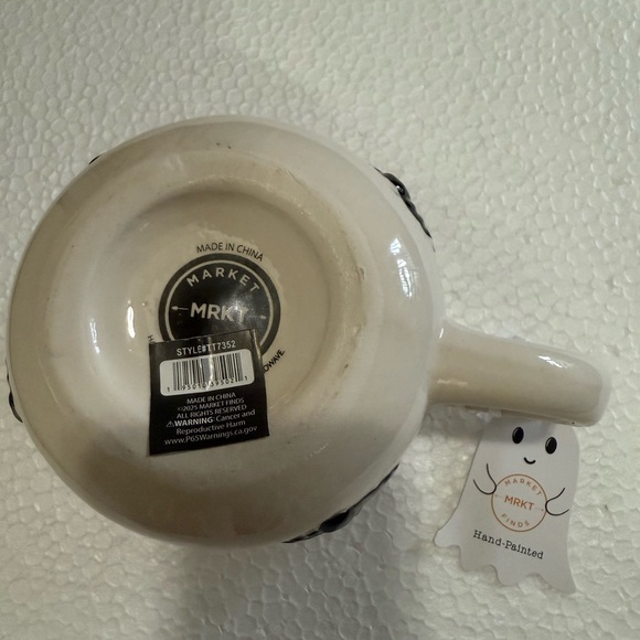 NWT MRKT Finds Hand Made and Hand Painted Cream Mug with Black Bats 🦇 20oz - Picture 4 of 5